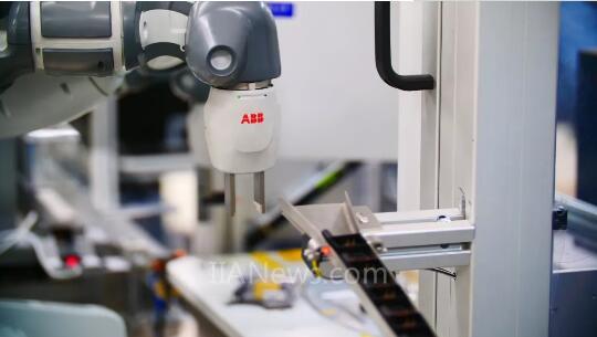 携手海拉与ABB，共创汽车电子制造的新未来